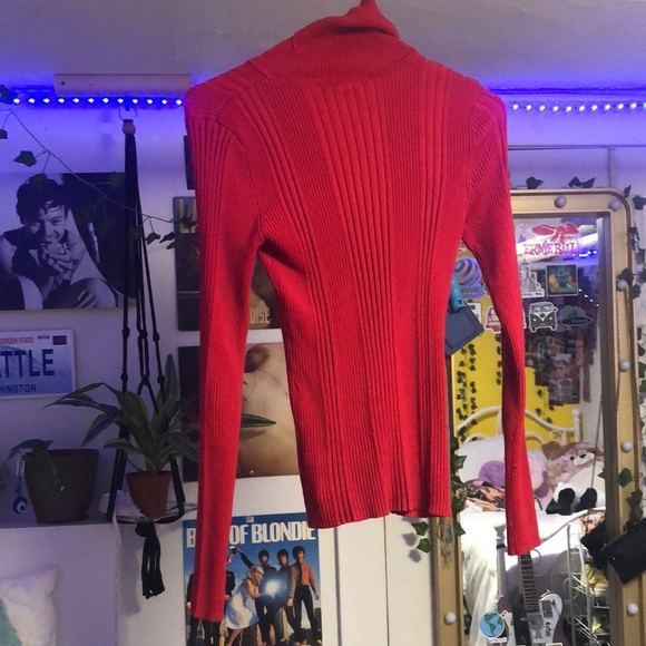 No boundaries red medium sized turtle neck - Picture 2 of 4